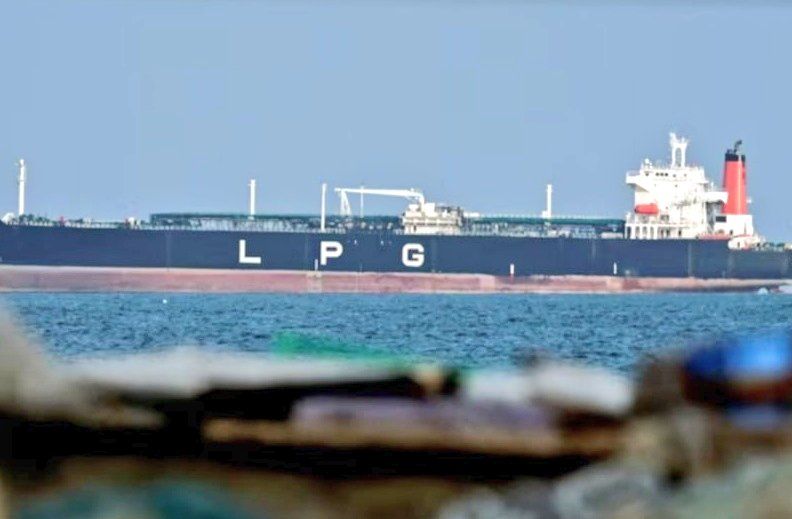 @✡︎𝐋𝐢𝐯𝐞𝐈𝐫𝐚𝐧𝐍𝐞𝐰𝐬🇮🇷🇮🇱: ⚡🛢️بلومبرگ: جنگ خاورمیانه قواعد تجارت جهانی گاز را بههم ریخته است/بلومبرگ گزارش داد تنشها و جنگ در خاورمیانه باعث شده برخی کشتیهای حامل گاز مایع طبیعی «الانجی» هنگام عبور از تنگه هرمز سامانههای