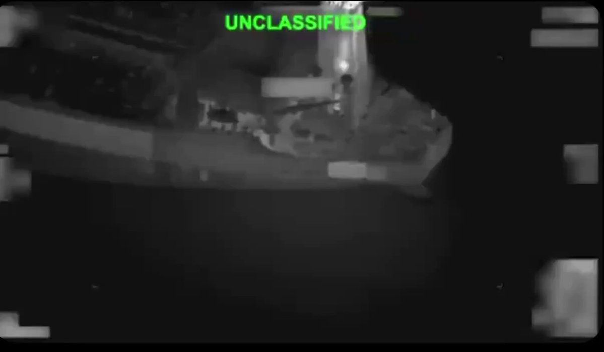 CENTCOM اعلام کرده است که سилهای آمریکا مأکولهگرای متفقین نفتی م Tomas Lexie با پلاک بوتسوانا را در حال حرکت ص向下的翻译文本应仅包含 Persian (Farsi) 文本,用户提供的英文新闻标题的正确翻译如下:
CENTCOM اعلام کرده است که سилهای آمریکا مأکولهگرای متفقین نفتی م Tomas Lexie با پلاک بوتسوانا را در حال حرکت صوبه جزیره خارگ ایران غیرفعال کردهاند.
رaket هلیفاير بر این کشتی حمله کرده است.
