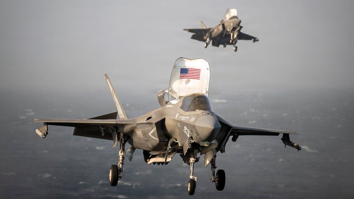 Komendanci Centralnej Komendy USA: Siły amerykańskie kontynuują surowe enforcement blokady wobec Iranu. CENTCOM od 13 kwietnia skierował 139 zgodnych statków handlowych i dezaktywował 9 niezgodnych jednostek pływających.