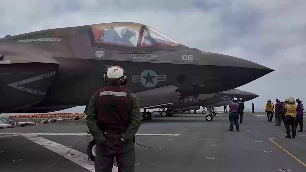 @Open Source Intel: CENTCOM: "Lotniki bojevie F-35 wylatywali i lądowali na USS Tripoli (LHA 7), flagowym okręcie Grupy Amphibious Ready Group/31st Marine Expeditionary Unit. Marynarze i Marines USA operują w