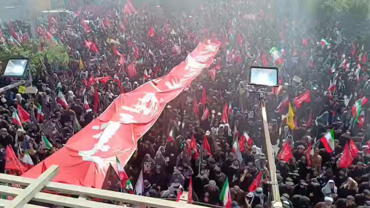 @✡︎𝐋𝐢𝐯𝐞𝐈𝐫𝐚𝐧𝐍𝐞𝐰𝐬🇮🇷🇮🇱: ⚡🇺🇸🦀These are not ordinary Iranians. These are supporters of the Islamic Republic at Ali Khamenei's funeral in Tehran.
And they were proudly holding a banner that read:
"We Will Kill Trump."
Read