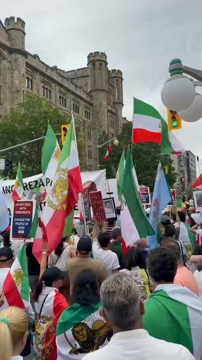 @✡︎𝐋𝐢𝐯𝐞𝐈𝐫𝐚𝐧𝐍𝐞𝐰𝐬🇮🇷🇮🇱: ⚡🇨🇦🇺🇸👑 Massive Gathering of Patriotic and Monarchist Iranians in Front of the U.S. Embassy in Ottawa/On the occasion of Ali Khamenei's burial ceremony, tens of thousands of patriotic and monarchi