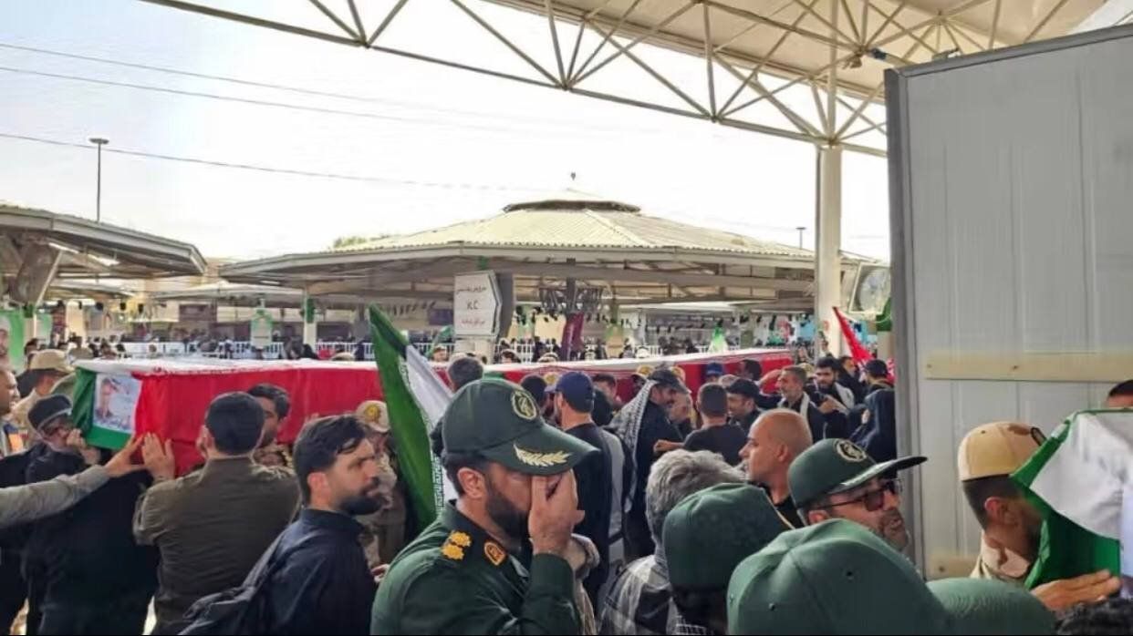 @✡︎𝐋𝐢𝐯𝐞𝐈𝐫𝐚𝐧𝐍𝐞𝐰𝐬🇮🇷🇮🇱: 🚨🏴🇺🇸🇸🇦🦀
Triumphant Return😂
Consecutive coffins of IRGC forces entered occupied Iran from Mehran
According to published reports, the coffins of the terrorist group IRGC forces who were k