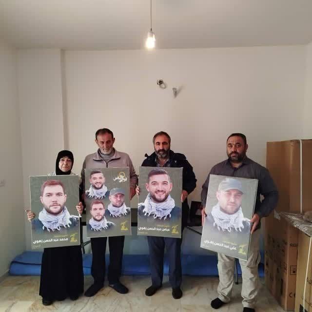 @✡︎𝐋𝐢𝐯𝐞𝐈𝐫𝐚𝐧𝐍𝐞𝐰𝐬🇮🇷🇮🇱: 🚨🦀
مزدور تروریست سلیمان اسفندیاری نفردوم ازسمت راست
+ عضویت در گردان امام علی کرمان
+ مسئول وسرهنگ اطلاعات سپاه
+ کشتار وحشیانه در انقلاب شیروخورشید
+ بازداشت و شکنجههای مرگبار مبارزین در همان لح