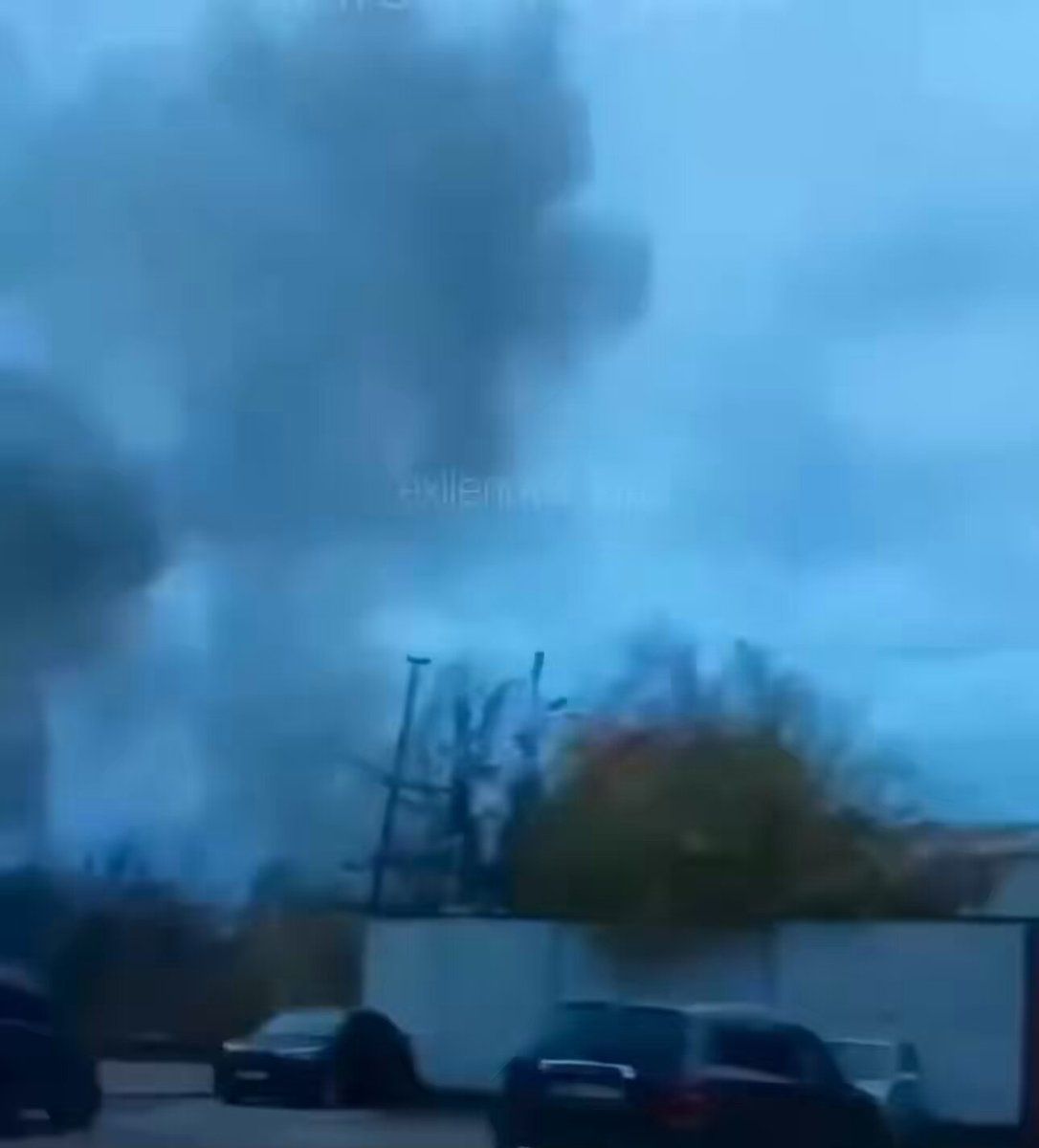 New videos show Ukraine’s cruise missiles slamming into the Proton military plant in Oryol, Russia on Friday. The plant produces optoelectronic and electronic components used in Russian missile…