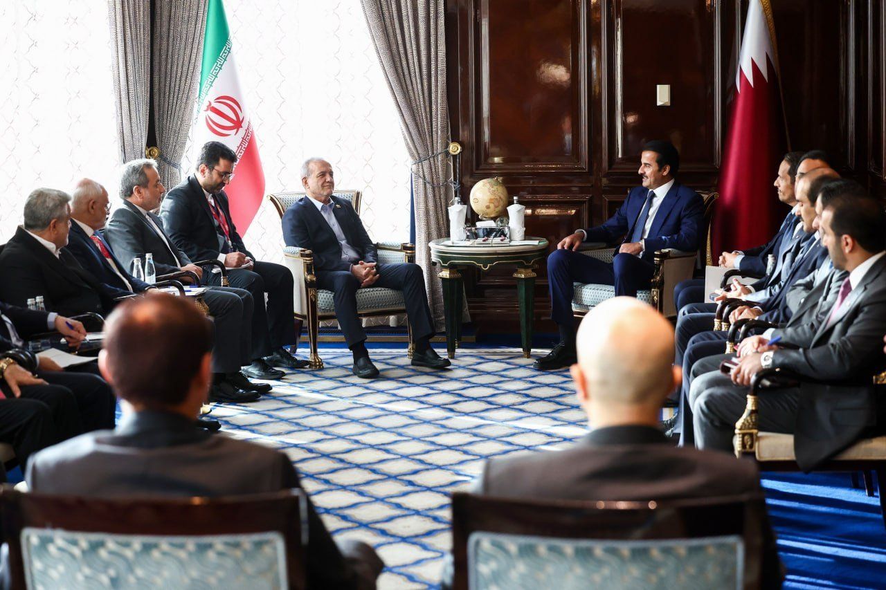 Qatar's Emir and Iranian President Pezeshkian met on the sidelines of the GECF Summit in Moscow. The two leaders discussed broader political, economic, and energy cooperation, as well as closer…