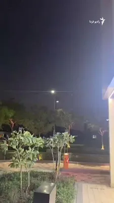 @RadioFarda‌|‌راديو فردا: تصاویر منتشرشده در شبکه‌های اجتماعی رهگیری موشک‌های سپاه پاسداران در آسمان دوبی را نشان می‌دهد. تصاویر دیگری منتشر شده که ستون‌های دود و شعله‌های آتش در مناطقی از این شهر را نشان می‌دهد.

رسانه‌های ام