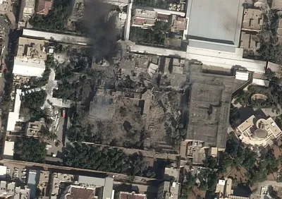 @𝐍𝐢𝐨𝐡 𝐁𝐞𝐫𝐠 🇮🇷 ✡︎: 🔴 Per Amit Segal:

Israel bombed Khamenei's residence with 30 bombs. 

While unconfirmed, the assessment is that Khamenei and several of his family members have been eliminated.