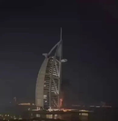 @Babak Taghvaee - The Crisis Watch: #Breaking: The #IRGC Aerospace Force used its Shahed-136 one-way attack drones to target the iconic Burj Al Arab five-star hotel in #Dubai. The hotel is now on fire. The Islamic regime of #Iran is try