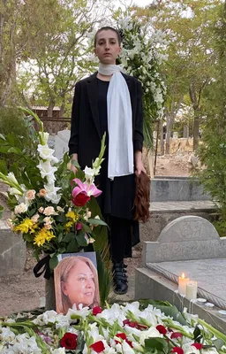 @Masih Alinejad 🏳️: Ali @khamenei_ir killed her mother Minoo Majidi.
Roya shaved her head and stood on her mother’s grave in rage, not tears.
Today she celebrates her mother’s killer falling.
Iran is wounded but unbreaka