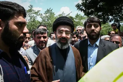 @𝐍𝐢𝐨𝐡 𝐁𝐞𝐫𝐠 🇮🇷 ✡︎: Don't be surprised if it turns out Mojtaba Khamenei is in an entirely different country.

The regime now values him over literally all 90 million other individuals in Iran.

He might be hiding far awa