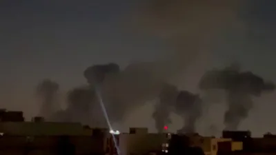 @🇮🇷LiveIranNews🇮🇱: 🚨Bombing of central Tehran/The received video, around 5:30 a.m. on Friday, March 6, captures the moments of successive explosions in the city center, and the sound of the blast wave is heard in vario