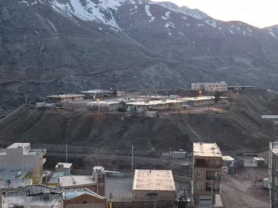 @Visegrád 24: The IRGC brigade base at Dorisan Hill in Paveh, Iran, was leveled to the ground in the recent U.S./Israeli airstrike.

Source: @mamlekate