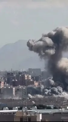 @Eli Afriat 🇮🇱: 🚨🇮🇷Huge explosions going off super close to Azadi Street in Tehran!

Some guy in the video is saying they hit the Meqdad Basij base, you know, that infamous IRGC place they always use to suppress p