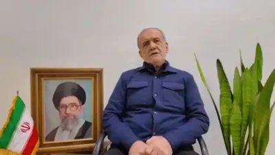 @𝐍𝐢𝐨𝐡 𝐁𝐞𝐫𝐠 🇮🇷 ✡︎: Goodness me...

The imagery of Pezeshkian slouching back in his chair, wearing a shirt two sizes too small, pretending to apologise to the region and to stop bombing right before bombing Dubai again. 