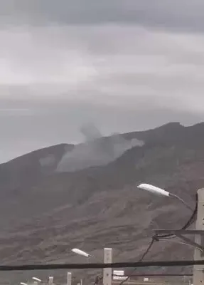@Babak Taghvaee - The Crisis Watch: BREAKING: The Israeli Air Force has conducted an airstrike against an underground missile bunker located in Darab, Fars Province of Iran. This footage shows the aftermath of the strike.

#OperationEpi