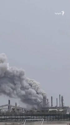 @RadioFarda‌|‌راديو فردا: 🔸Reuters news agency published images on Monday, March 8, of a plume of smoke rising from Bahrain's Bapco oil refinery following Iran's drone attack.

🔸According to Reuters, this incident occurred a