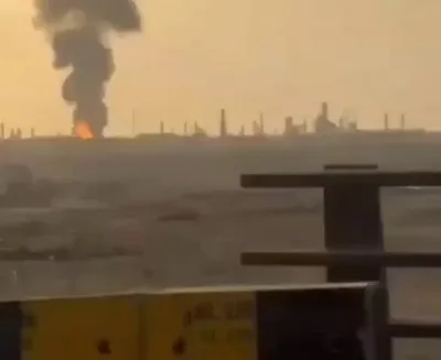 @Babak Taghvaee - The Crisis Watch: BREAKING: This is another piece of footage showing one of the oil facilities of BAPCO, Bahrain’s state-owned oil company, on fire as a result of an IRGC Aerospace Force drone strike. The attack was ca