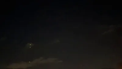 @Vahid Online: '#اصفهان ۵:۳۰'
ویدیوی دریافتی با شرح: 'بمباران سنگین پادگان زرهی سپاه نزدیک سپاهانشهر'
دوشنبه ۱۸ اسفند #Iran