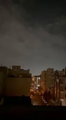 @Vahid Online: 'From Mehrabad View, Seen from Ekbatan'
Light from one of the explosions in the bombing '00:32 early morning Tuesday, March 19 in #Tehran'
#Iran #Tehran