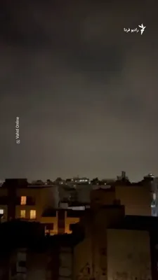 @RadioFarda‌|‌راديو فردا: گزارش‌های دریافتی از شهروندان در تهران و استان البرز حاکی است که طی شامگاه دوشنبه و بامداد سه‌شنبه ۱۹ اسفند موج تازه‌ای از حملات هوایی آمریکا و اسرائیل به نقاطی در ایران آغاز شد و در جریان آن صدای پرو