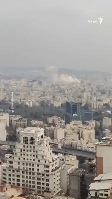 @RadioFarda‌|‌راديو فردا: تصاویر منتشرشده در روز چهارشنبه ۲۰ اسفند از حملۀ هوایی به نقاطی در شمال تهران حکایت دارد.

گزارش‌هایی که با این تصاویر منتشر شده به مناطق «پاسداران، دولت و قلهک» اشاره دارد، اما تعیین محل دقیقی که هدف