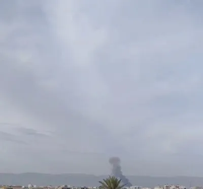@🇮🇷LiveIranNews🇮🇱: 🚨حملات بامدادی و صبحگاهی به شیراز/گزارش‌های شاهدان عینی از چندین انفجار و پرواز جنگنده‌ها در نقاط مختلف شهر در صبح پنج‌شنبه ۲۱ اسفند حکایت دارد:
• ۰۴:۰۰ بامداد: ساکنان از شنیده شدن انفجار شدید در کار