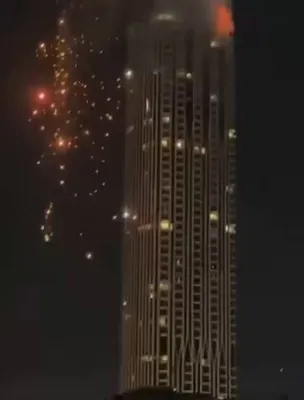 @Babak Taghvaee - The Crisis Watch: The IRGC in the past 18 hours has continued targeting residential buildings and skyscrapers in Dubai, the largest city of the UAE. This video shows the aftermath of a Shahed-136 one-way attack drone s