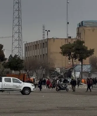 @Vahid Online: At 12:15, they struck the Basij at the governorate's square. #Shahr-e_Rey between Shamlou Square (governorate) and Hadi Saei Square

Images received from citizens in #Rey #Tehran, Saturday, March 22

