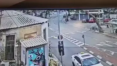 @Babak Taghvaee - The Crisis Watch: BREAKING: This CCTV footage again shows the impact of cluster munitions released by either Khorramshahr-2 or 3 intermediate-range ballistic missiles of the IRGC Aerospace Force in Tel Aviv, central Is