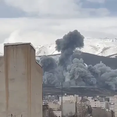 @Babak Taghvaee - The Crisis Watch: BREAKING: Video recorded yesterday afternoon shows the moment the Israeli Air Force carried out an airstrike against the headquarters of the IRGC in Hamedan province, located on Eram Boulevard in the 