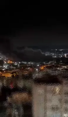 @🇮🇷LiveIranNews🇮🇱: 🚨بمباران پردیس تهران ساعت ۰۳:۱۵ بامداد/گزارش‌ها از وقوع حمله هوایی در این منطقه از شرق پایتخت در میانه شب حکایت دارد.