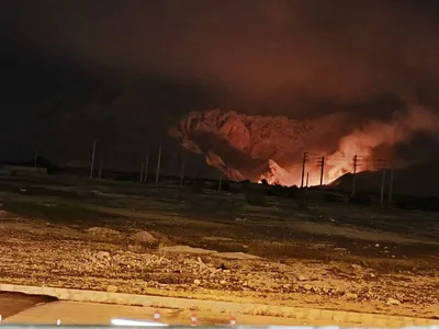 @Eli Afriat 🇮🇱: 🚨🇮🇷BREAKING: Reports in Iran: Heavy airstrikes by Israel and the US on a missile site near the city of Borajan, in the Bushehr province, during which four explosions and fires were reported.