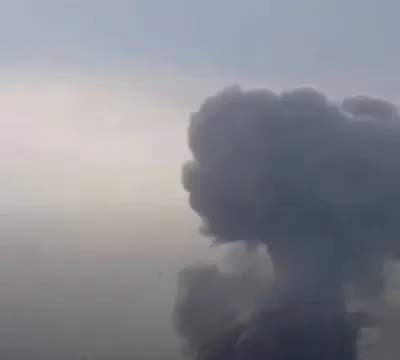@🇮🇷LiveIranNews🇮🇱: 🚨حمله موشکی به مراکز گروه تروریستی سپاه پاسداران و اداره اطلاعات در نجف‌آباد اصفهان در ظهر امروز/گزارش‌ها از اصابت موشک‌ها به این مراکز امنیتی حکایت دارد و در تصاویر منتشرشده نیز عبور یک موشک کروز در