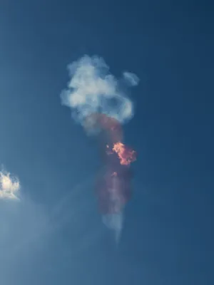 @Babak Taghvaee - The Crisis Watch: BREAKING: Today in Najafabad County of Isfahan, a liquid-propelled ballistic missile of the IRGC Aerospace Force failed shortly after launch and exploded mid-air. Its debris and warhead section crashe