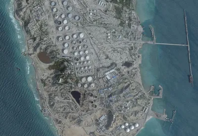 @Visegrád 24: An ⁠attack on ​Iran's southern coast and islands will lead ​to Gulf routes being cut with the laying of sea mines, the Islamic regime's Defence Council ​said, according to state ⁠media.

"Any attempt 