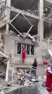 @RadioFarda‌|‌راديو فردا: 🔸The Iranian Red Crescent Society has released images of the moment a child was rescued along with their father following airstrikes on Tehran on Monday, March 23.

🔸No details have been provided re
