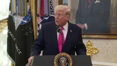 @🇮🇷LiveIranNews🇮🇱: 🚨🇺🇸🦀Question to President Trump: What turning point made you want to pursue a ceasefire? Just a few days ago, you said you wanted to continue bombing Iran.

Trump: The fact that they're talking to