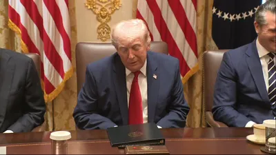 @𝐍𝐢𝐨𝐡 𝐁𝐞𝐫𝐠 🇮🇷 ✡︎: President Trump just revealed that the regime in Iran tried to bribe him with 8 vessels full of oil.

Many within the IRGC are about to lose their minds if this is true. This will cause a regime civil