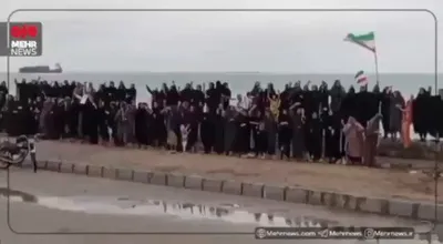 @Open Source Intel: IRGC-aligned residents on Hormuz Island in the strait, formed a human chain, claiming it is to protect the island from U.S. threats.