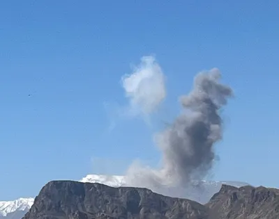 @مملکته: «Hey, airstrike on Yazd, morning of April 8 at 10:20, sound of fighter jets and 5 explosions heard. Morning at 6:30 they had launched a missile. The country's in ping-pong warfare, man»