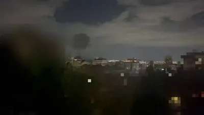 @Babak Taghvaee - The Crisis Watch: BREAKING: Footage recorded at 22:54 local time from the Kashanak area in northeast Tehran shows one of the explosions during the ongoing Israeli airstrikes on the city.

#OperationEpicFury #OperationL