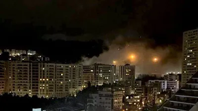 @🇮🇷LiveIranNews🇮🇱: 🚨Explosion and Smoke Near Evin/Around 11 PM Saturday April 8, smoke and signs of an explosion were observed near Evin in Tehran; unconfirmed reports indicate a strike in the Saadat Abad area and arou