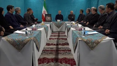 @🇮🇷LiveIranNews🇮🇱: 🚨🦀The formation of a circus-like "cabinet meeting" in the very same pool where Pezeshkian was sitting, with tables that appear to be plastic folding ones,  
This is the peak of authority of the Isla