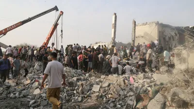 @𝐍𝐢𝐨𝐡 𝐁𝐞𝐫𝐠 🇮🇷 ✡︎: To this day there is ZERO clarity on what actually happened to the Minab school, despite multiple investigations.

However, we have seen videos of IRGC missiles failing and crashing into the ground.

