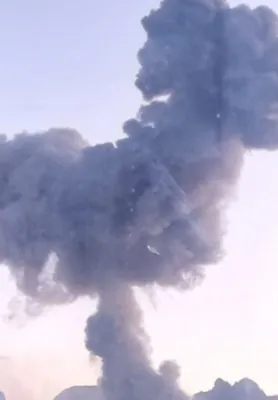 @Babak Taghvaee - The Crisis Watch: BREAKING: An explosion was reported near Baharestan, Isfahan, at approximately 18:20 local time on Wednesday, April 1, as a result of an Israeli airstrike. Initial reports suggest the 15 Khordad garri