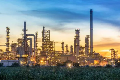 @Babak Taghvaee - The Crisis Watch: BREAKING: The IRGC Aerospace Force has just retaliated against Israeli airstrikes on Iran’s oil refineries on the islands of Siri and Lavan by targeting oil infrastructure in Kuwait using Shahed-136 o