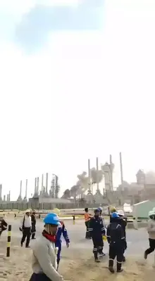 @Babak Taghvaee - The Crisis Watch: BREAKING: Today, the UAE targeted Iran’s oil refineries on Lavan and Siri islands, and in response, the IRGC Aerospace Force struck their oil facilities in Fujairah. This is the first footage showing 