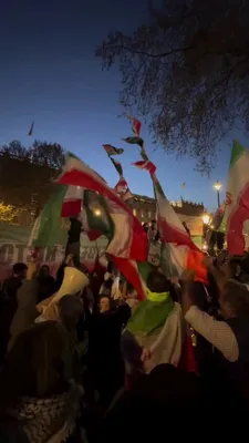 @Visegrád 24: Supporters of the Islamist Regime in Iran have come out in force on the streets of … London! 

It’s time to crack down on Islamists living on the West, to confiscate IRGC assets, sanction the Regime a