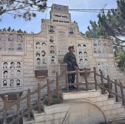 @𝐍𝐢𝐨𝐡 𝐁𝐞𝐫𝐠 🇮🇷 ✡︎: Bint Jbeli in South Lebanon was Hezbollah's crown jewel and a symbol of their 'resistance', and today Israeli soldiers are casually going sightseeing there.

Hitching themselves to the IRGC is costing